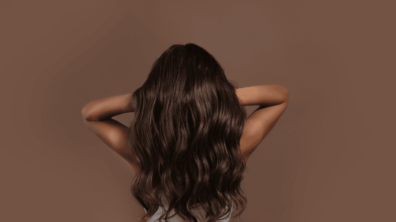 3. Conditions the hair 