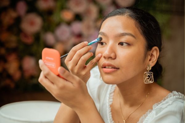 Eyes on You: A step-by-step Guide to Flawless Eye Makeup