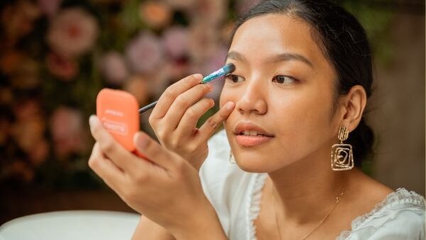 Eyes on You: A step-by-step Guide to Flawless Eye Makeup