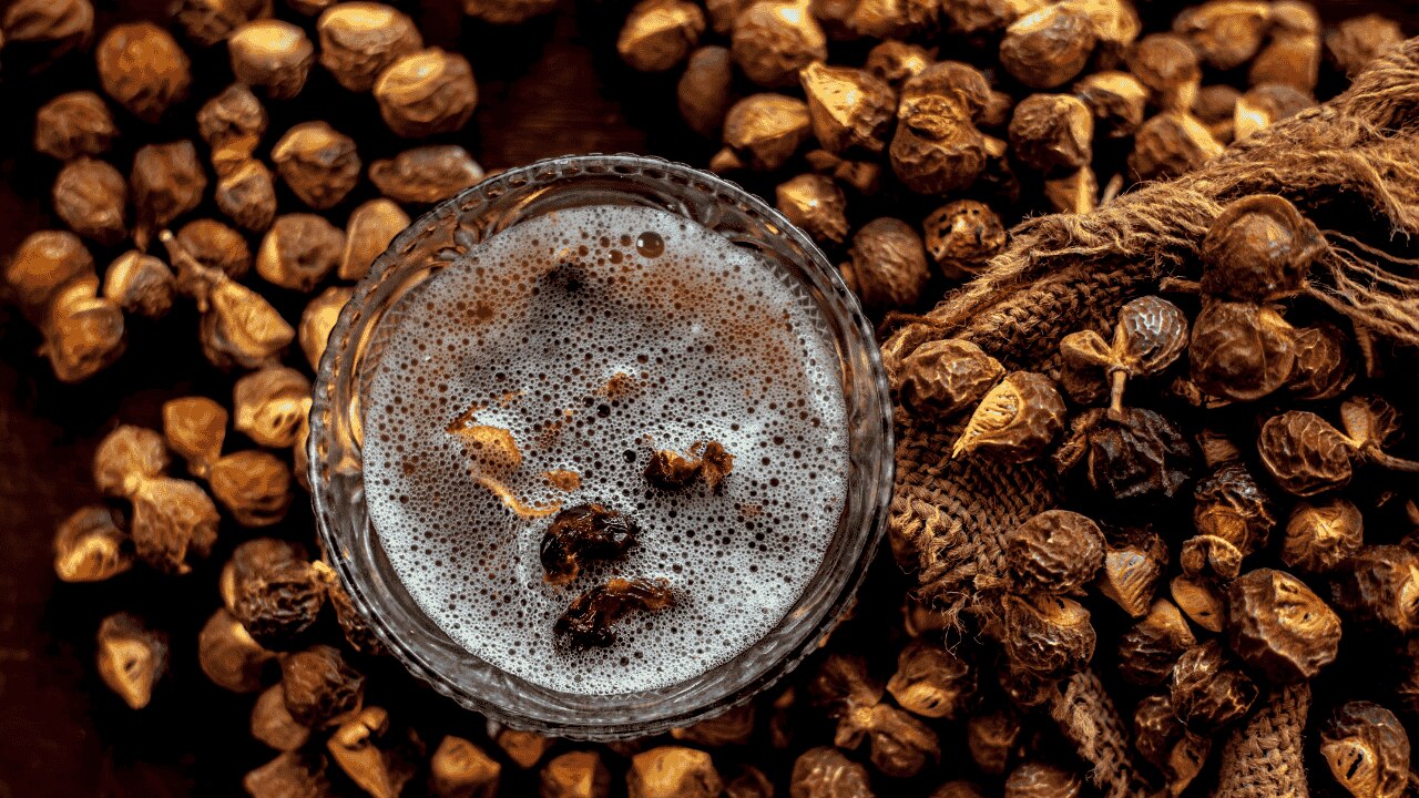 How is reetha beneficial for hair?