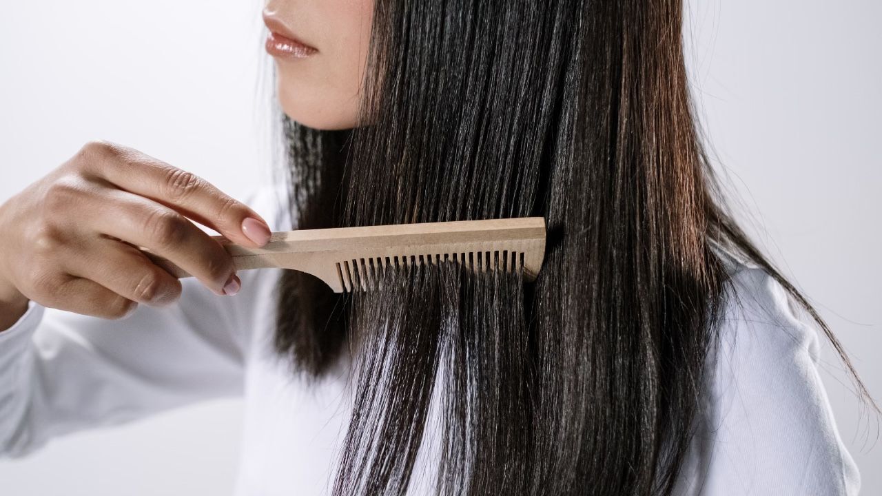 How does the homemade hair straightening gel work?