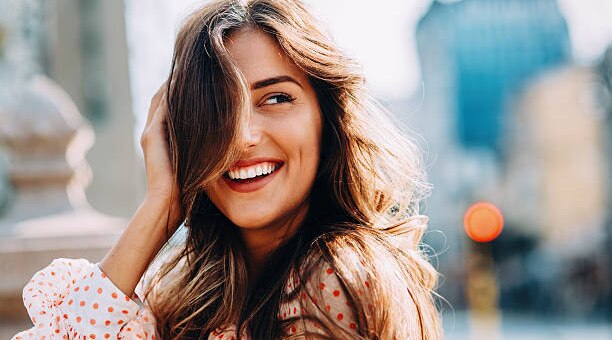 Chic Chills: Top 5 Hair Care Tips For A Fabulous Winter Mane