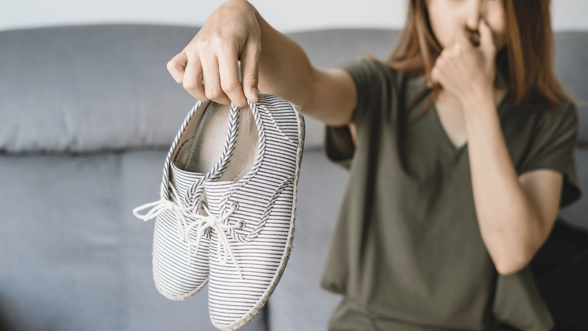 How To Cure Sweaty Hands And Feet Permanently: Effective Solutions You Need to Know
