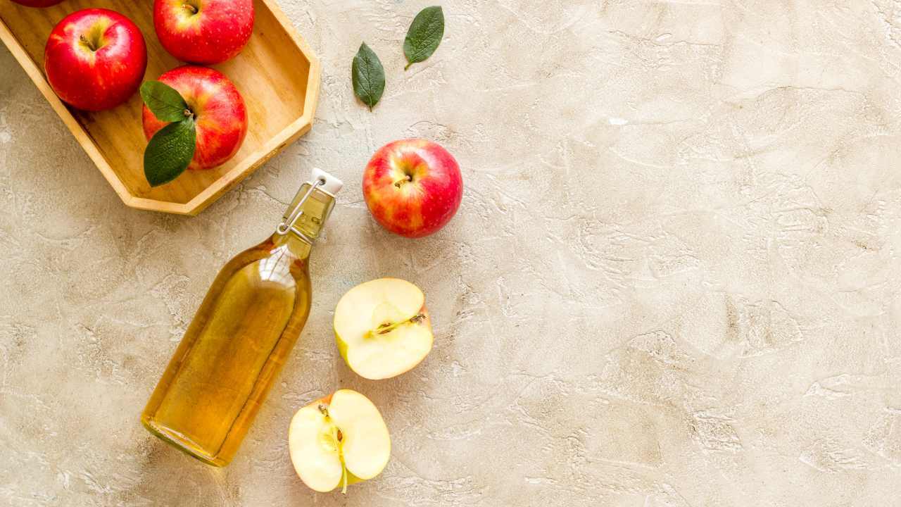 To exfoliate skin – Aloe Vera + Apple Cider Vinegar