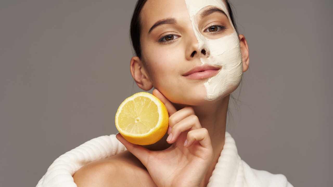 To remove sun tan – Aloe Vera + Lemon facemask