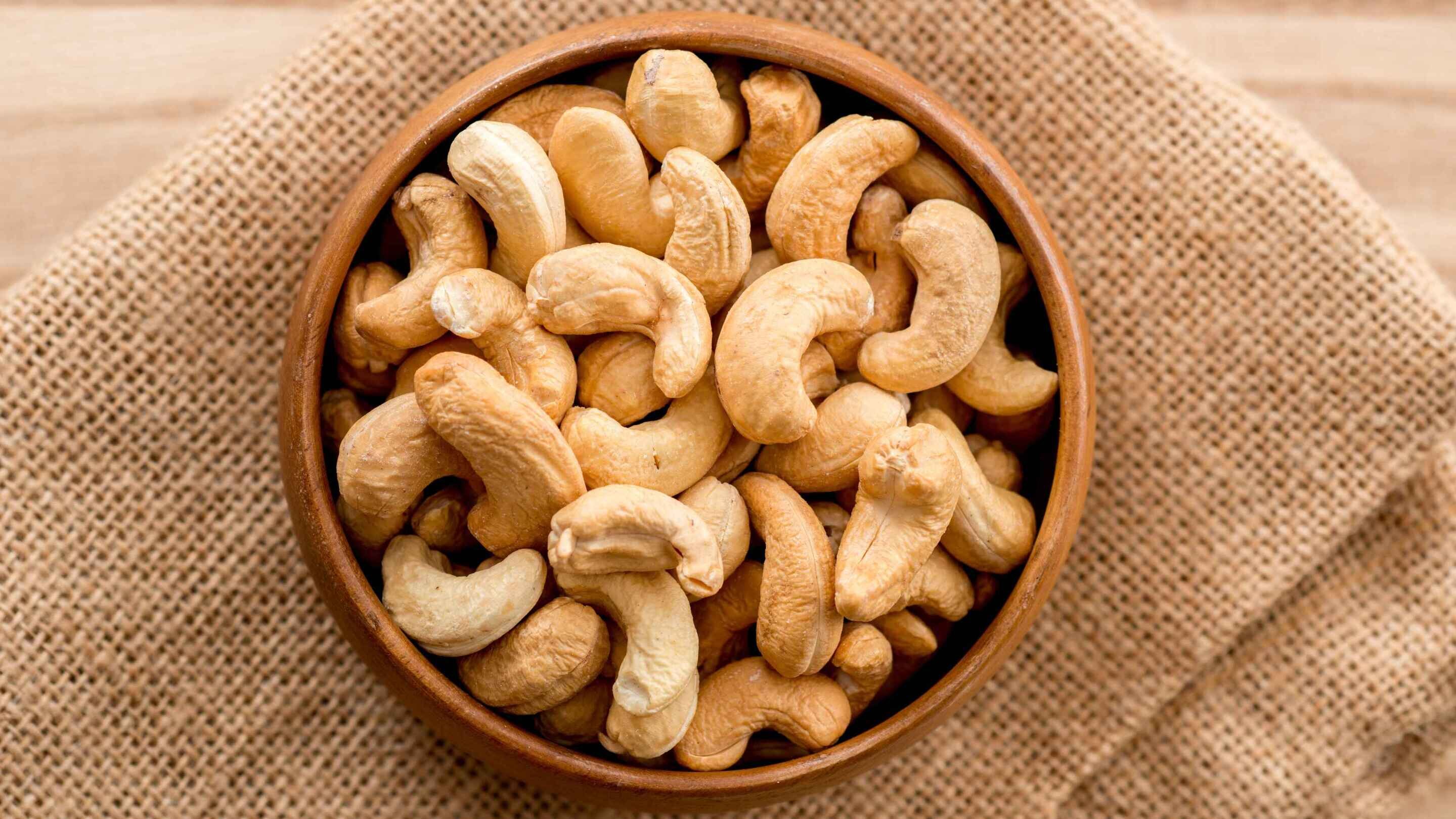 Cashews (30 g) – 74 mg