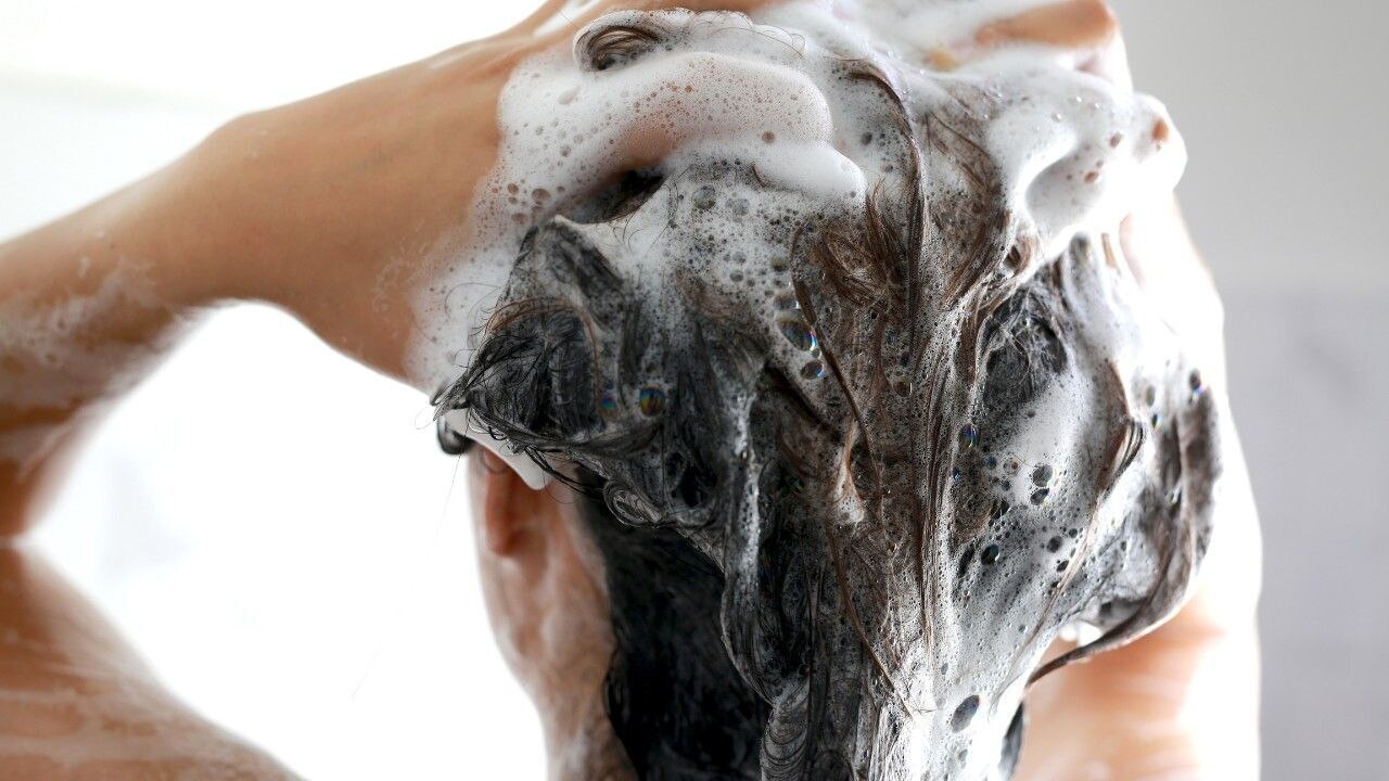 Avoid daily shampooing