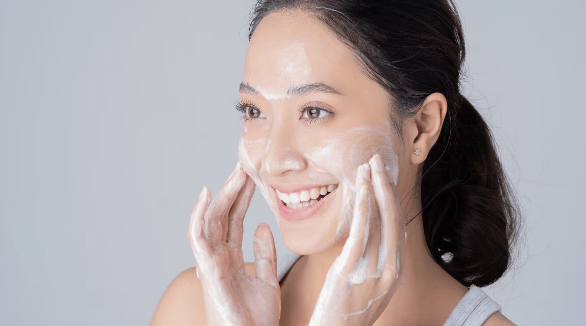 How To Clean Your Face At Home—A Step-By-Step Guide!