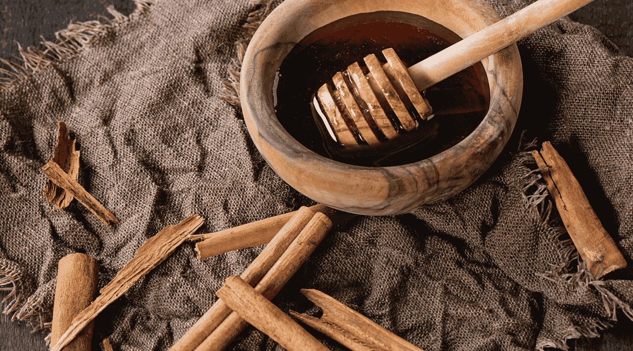 Honey and cinnamon face pack