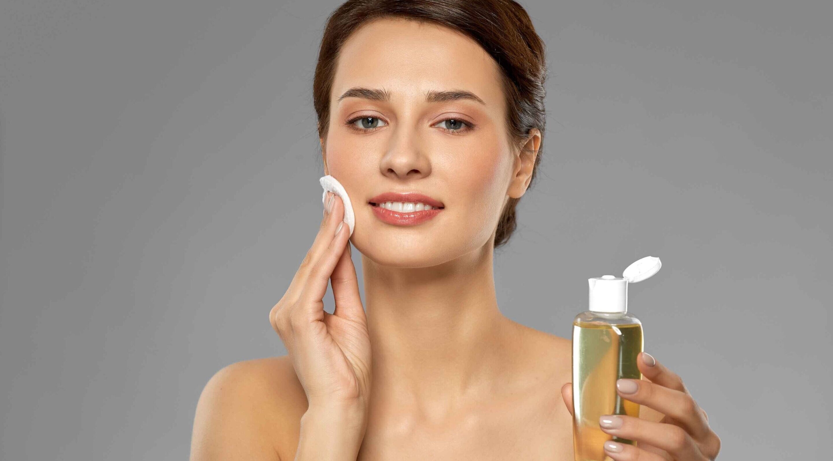Tightens pores