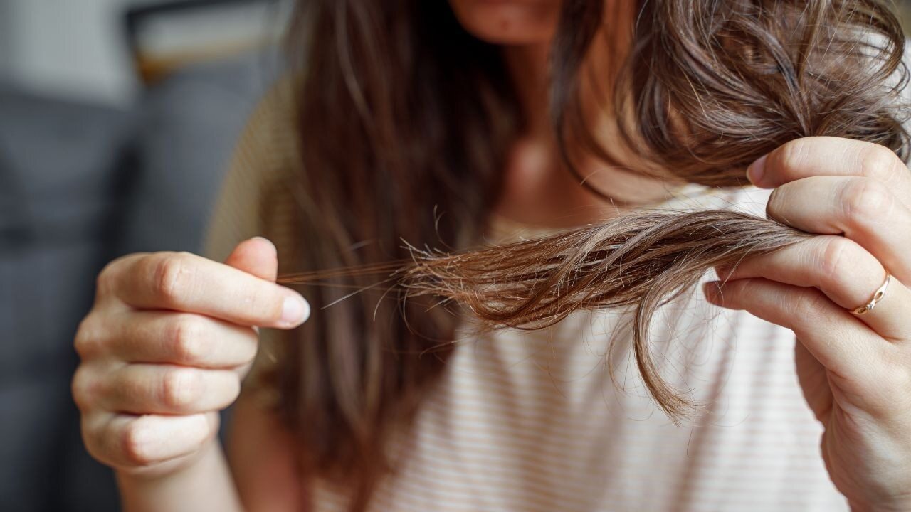 Neem oil prevents hair thinning