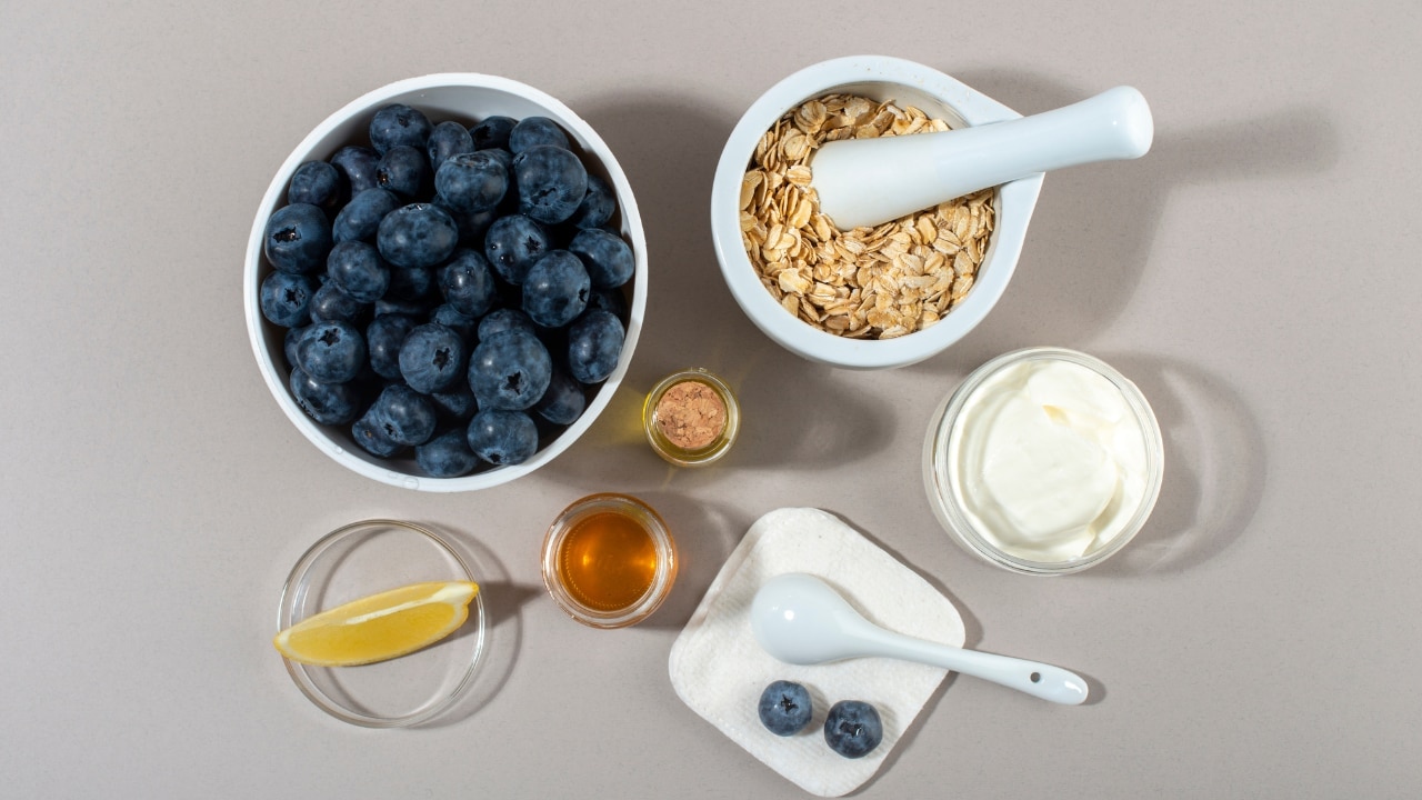 Blueberry, yoghurt and honey face mask