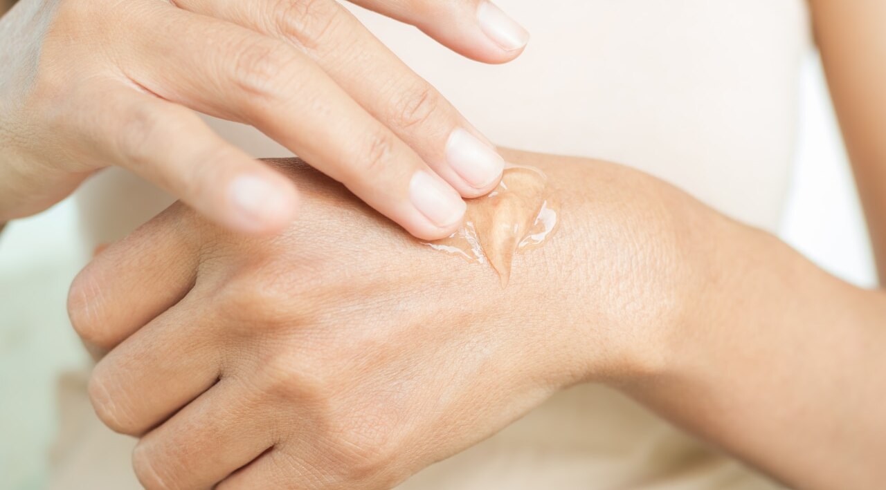 Applying aloe vera