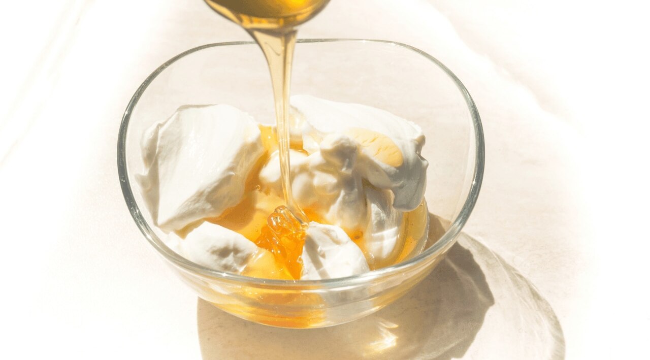 Gram flour, honey and yogurt face pack
