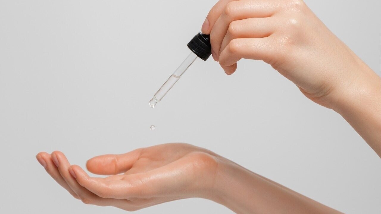 2. It Helps With Pores