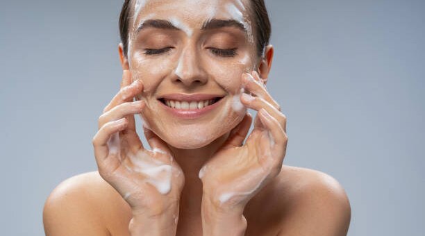 Facewashes That Break The Oil Spell For Oily Skin
