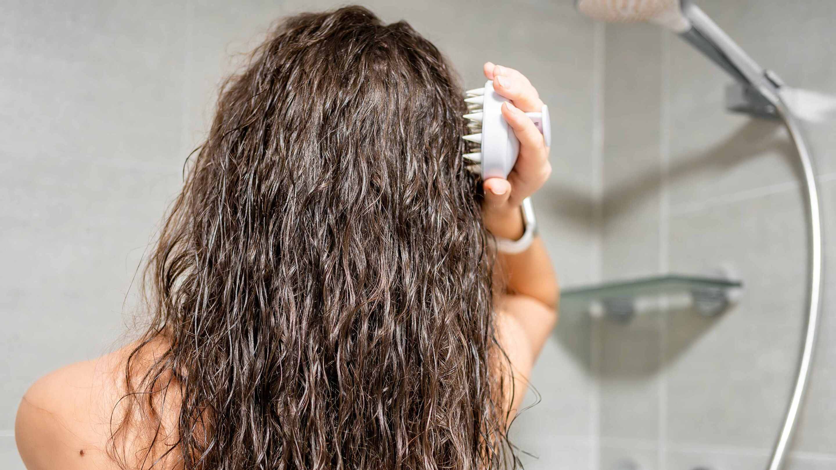 Promotes hair growth