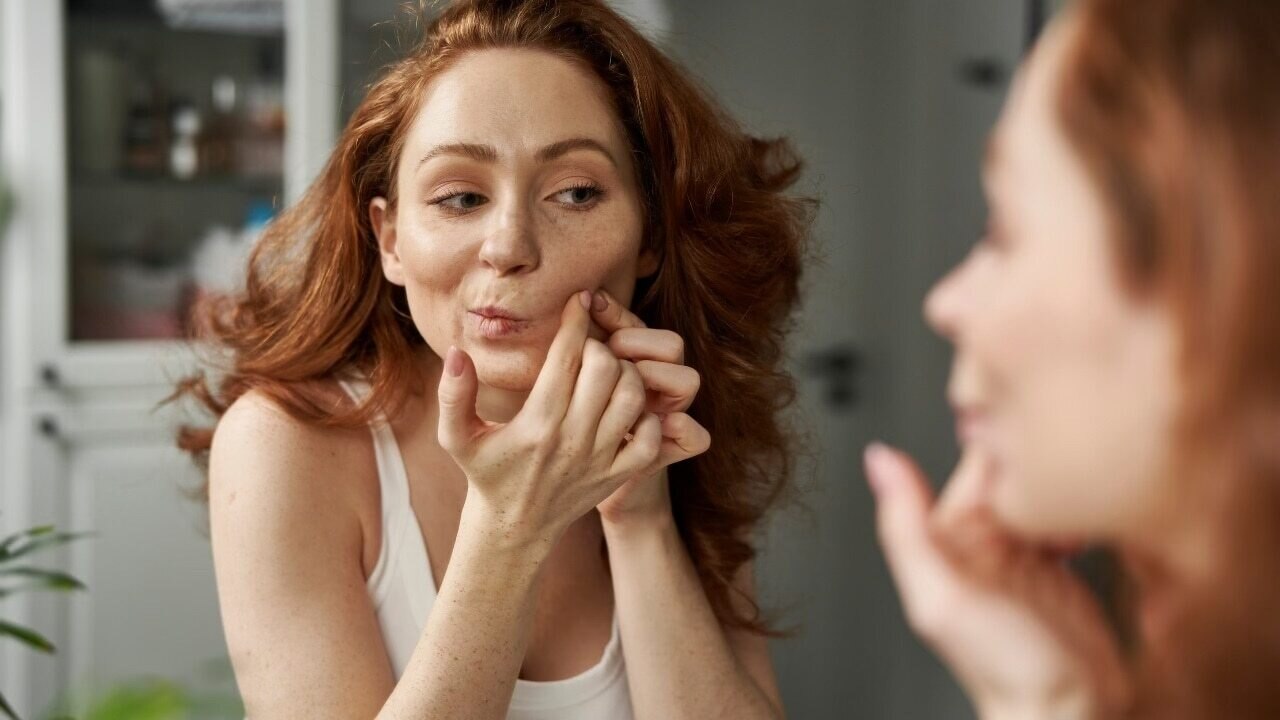 02. Reduces acne and inflammation