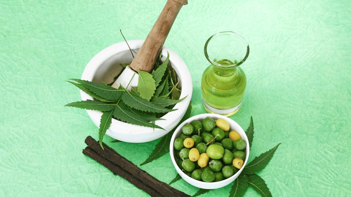 7 Benefits Of Using Neem Oil For Hair