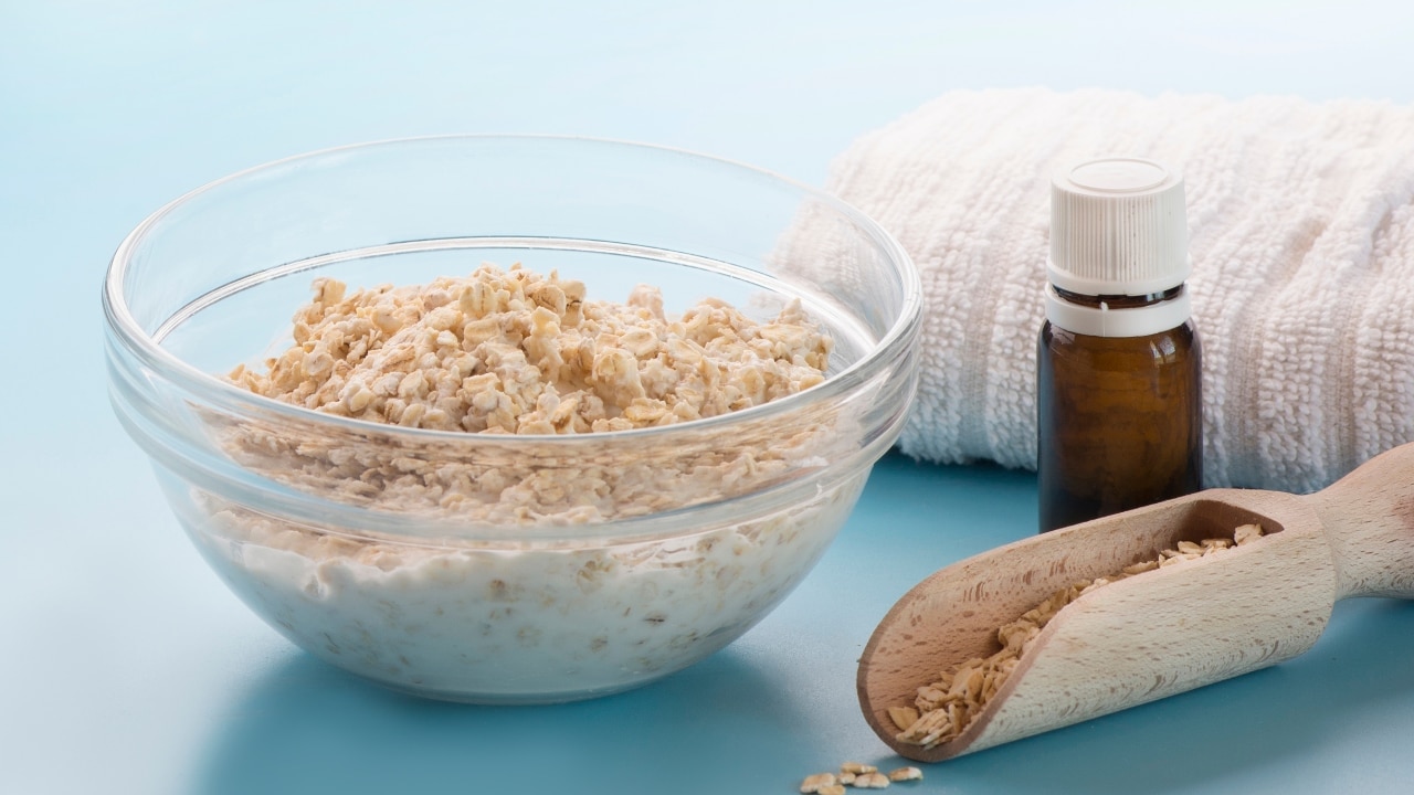 Oatmeal and yogurt scrub