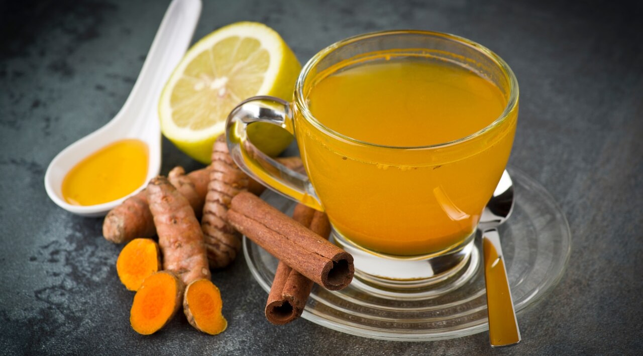 Turmeric face mask with lemon juice