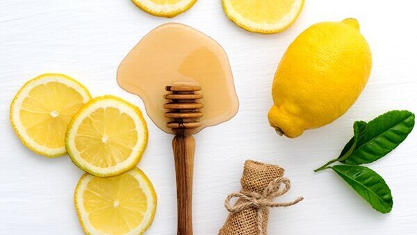 Lemon juice, honey and methi hair mask for dandruff