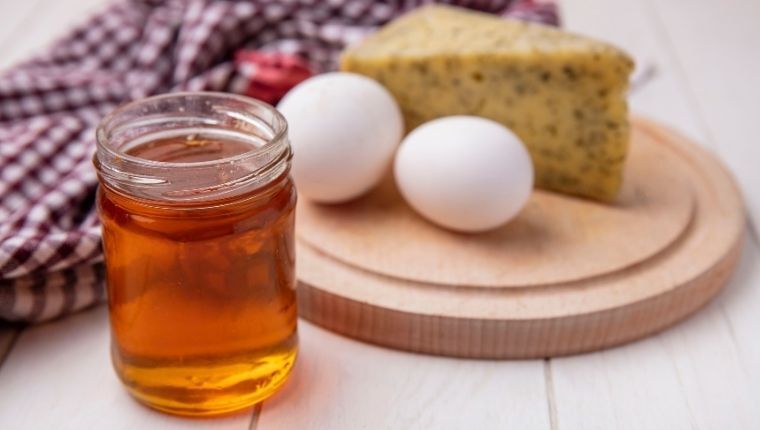 Creating an Egg and Honey Hair Mask