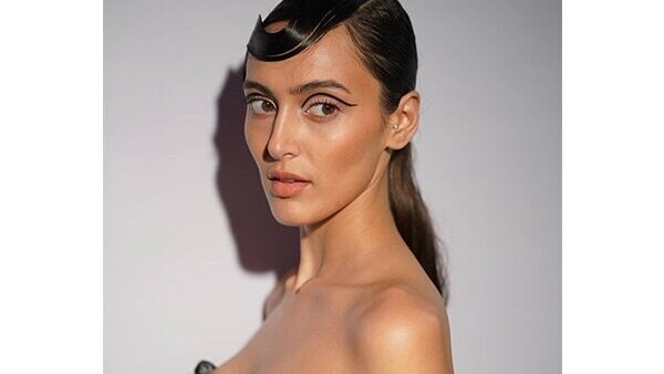 Glossy and graphic