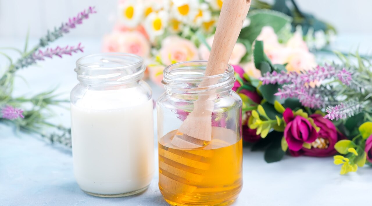 Honey and milk hair pack for dull hair