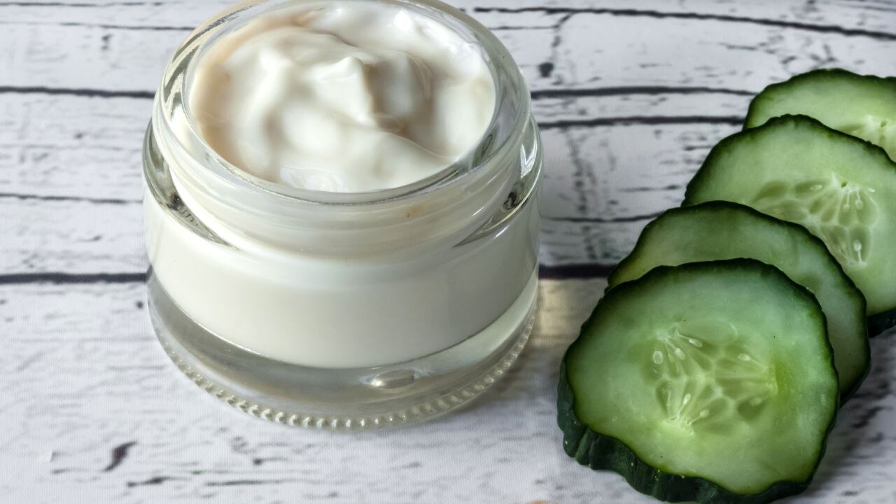 2. Pudina, oats and cucumber scrub