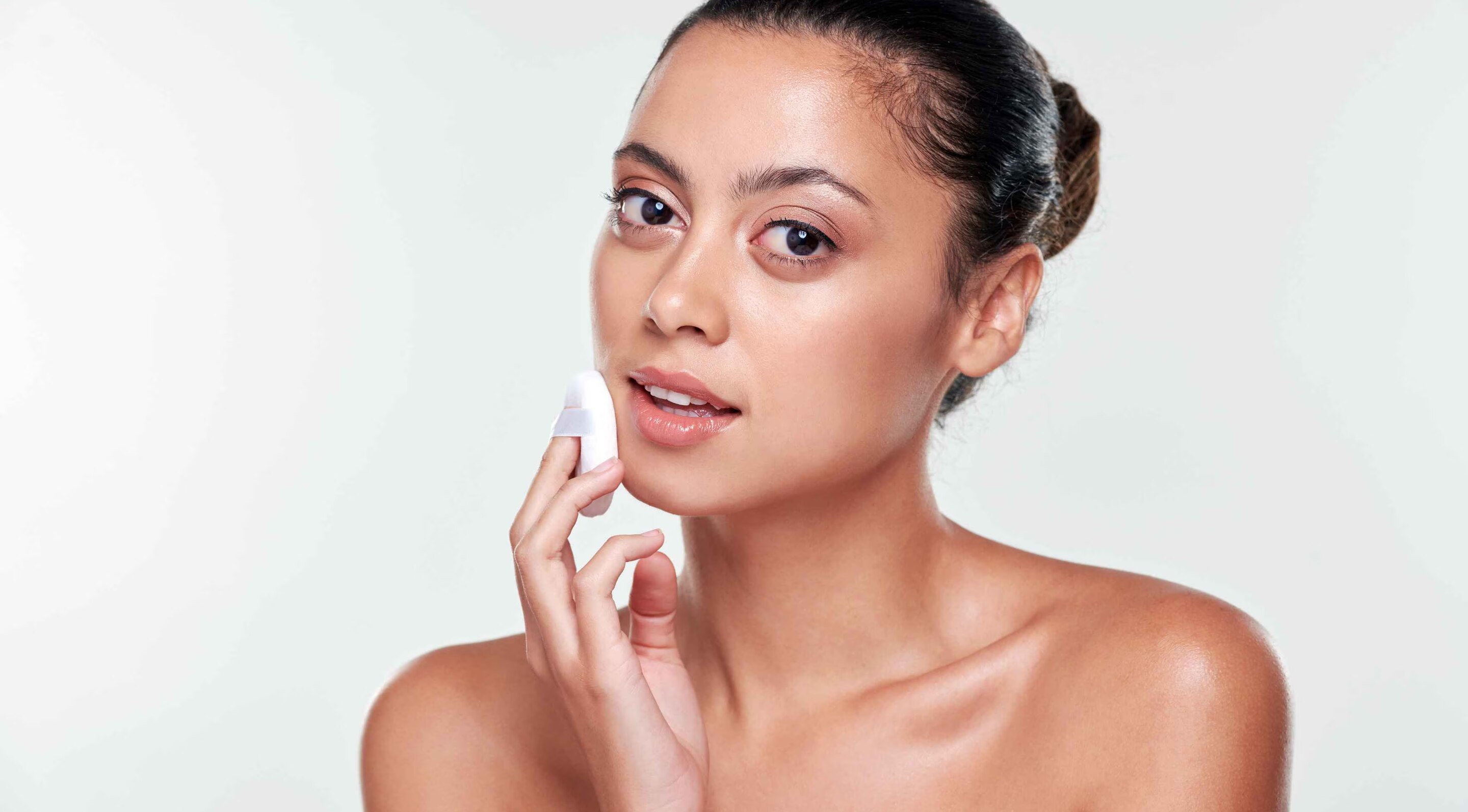 Controls Oil &amp; Minimises Pores