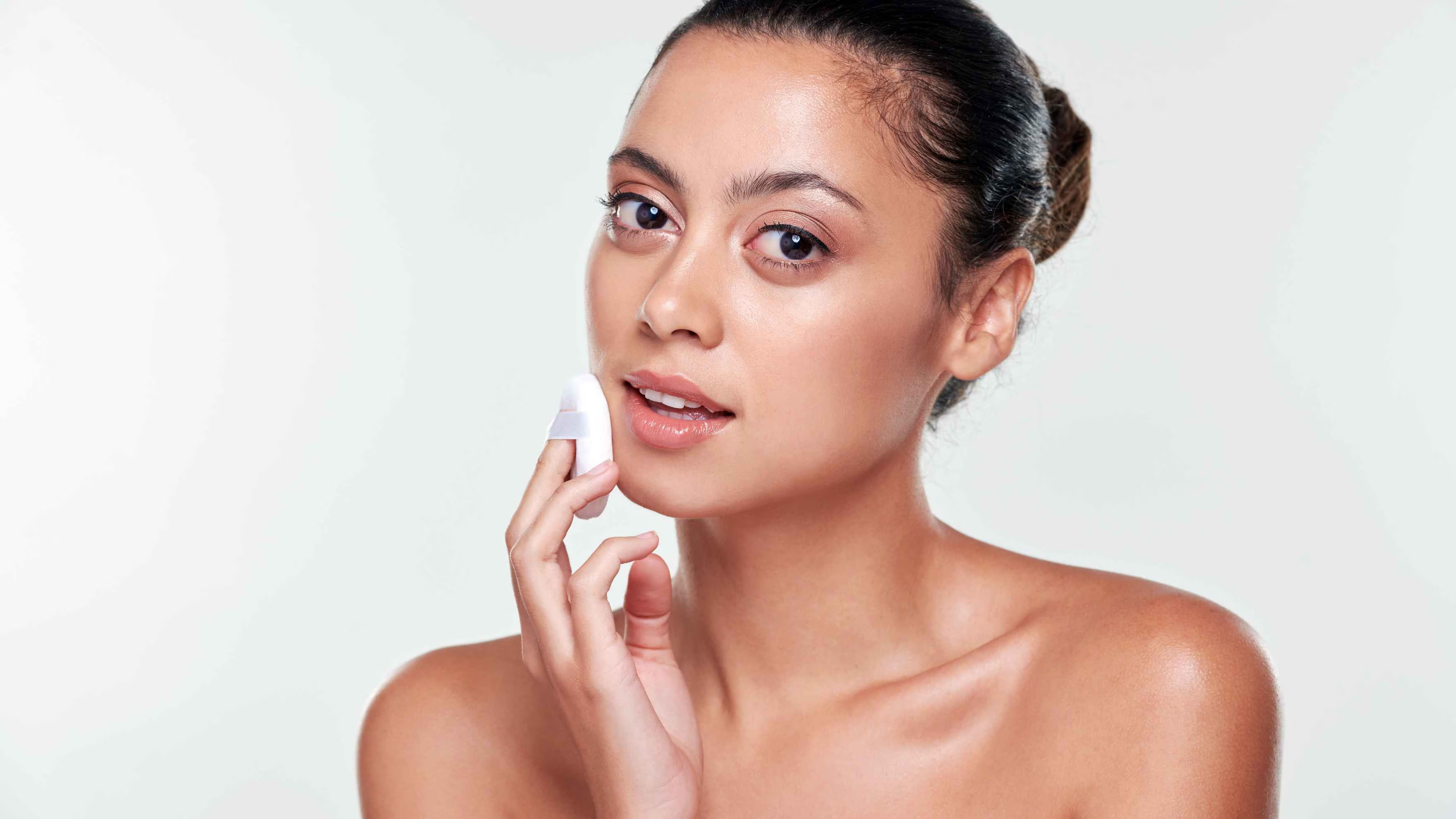 Controls Oil & Minimises Pores