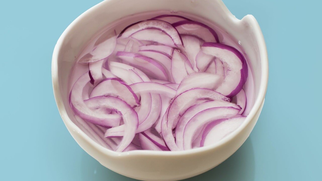 How to Make Onion Juice for Hair at Home: A Simple DIY Recipe