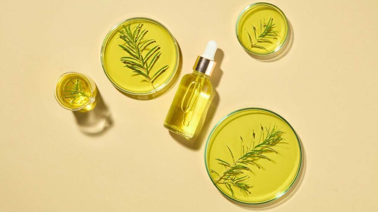 Tea Tree Oil &amp; Aloe Spray