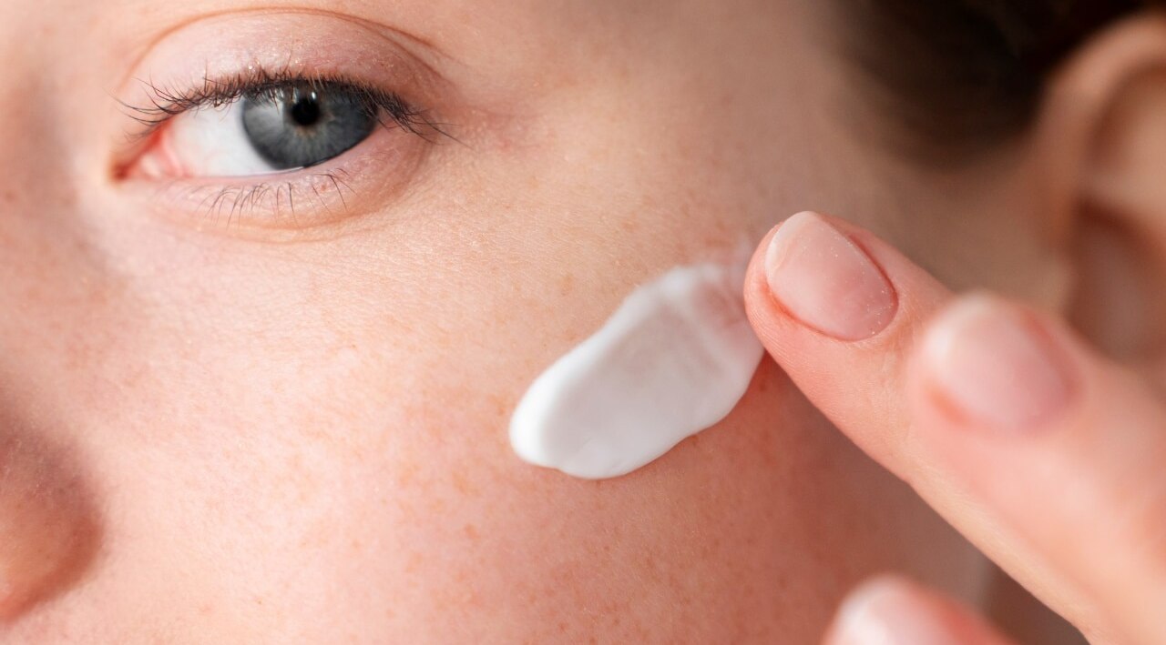 How to Use a Water-Based Moisturizer Correctly