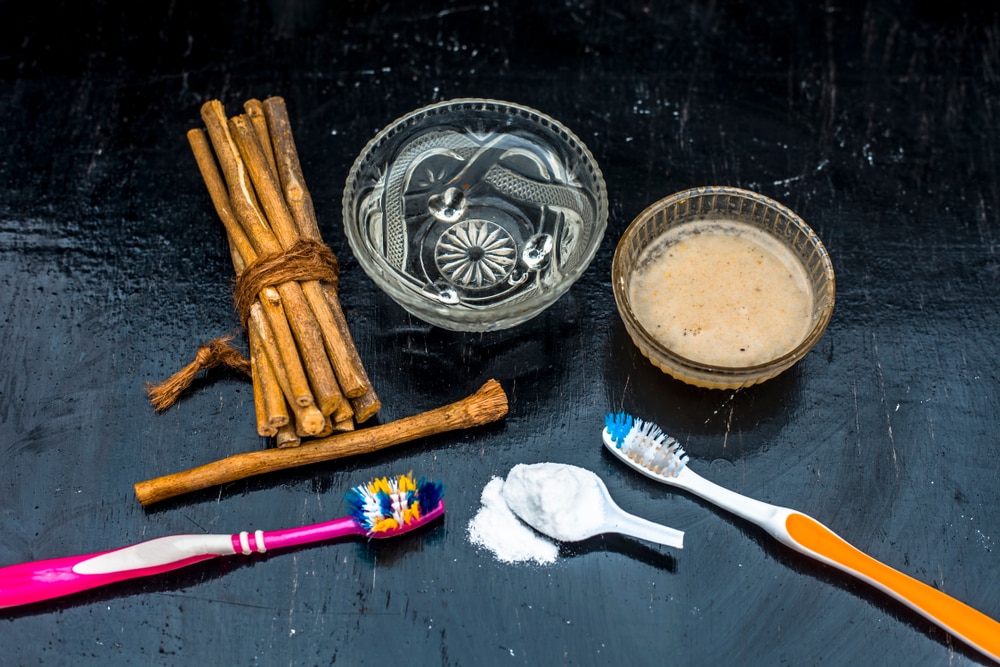 Mengatasi Gigi Sensitif dengan Bahan Alami