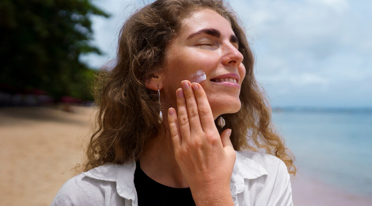 Best Sunscreens & SPF For Dry Skin: Top Hydrating Picks