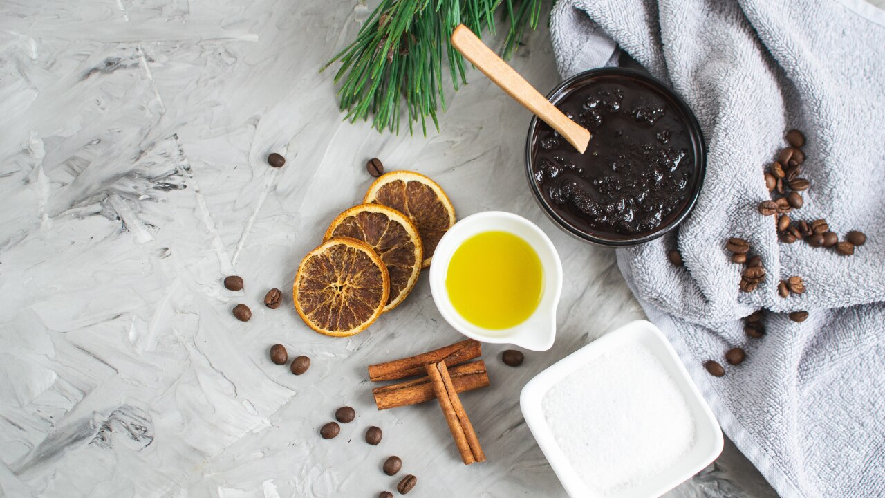 Coffee and lemon scrub