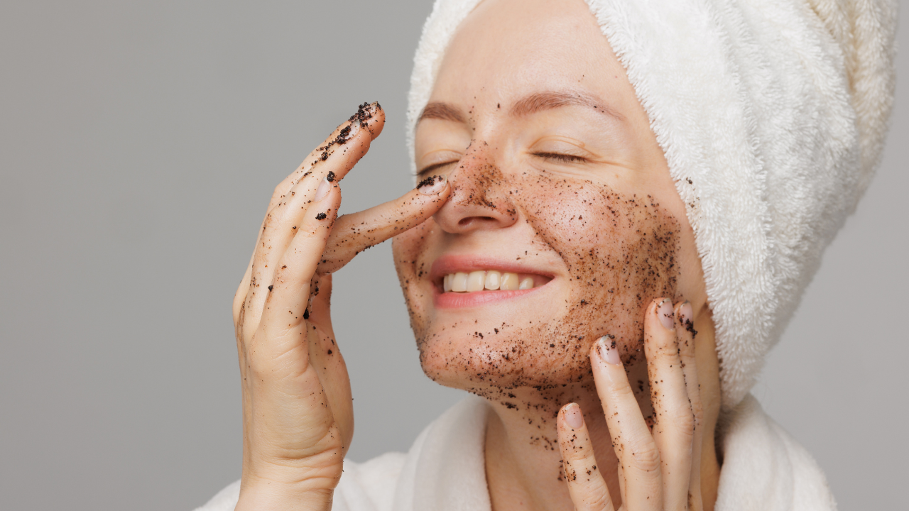 Coffee Scrub Benefits for Skin - Brightens skin