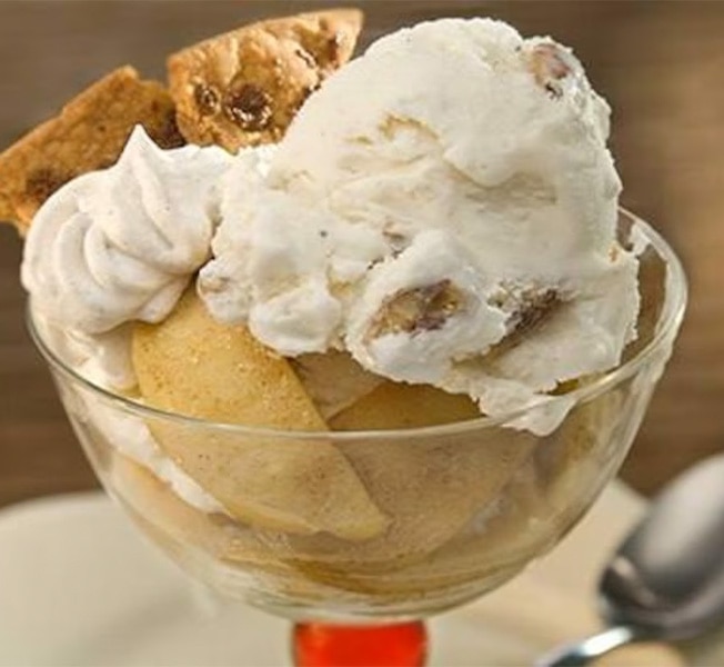 Thanksgiving Apple Pie with Ice Cream