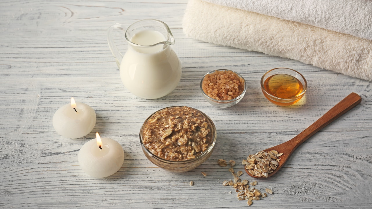 3. Oatmeal + Honey + Yogurt Scrub