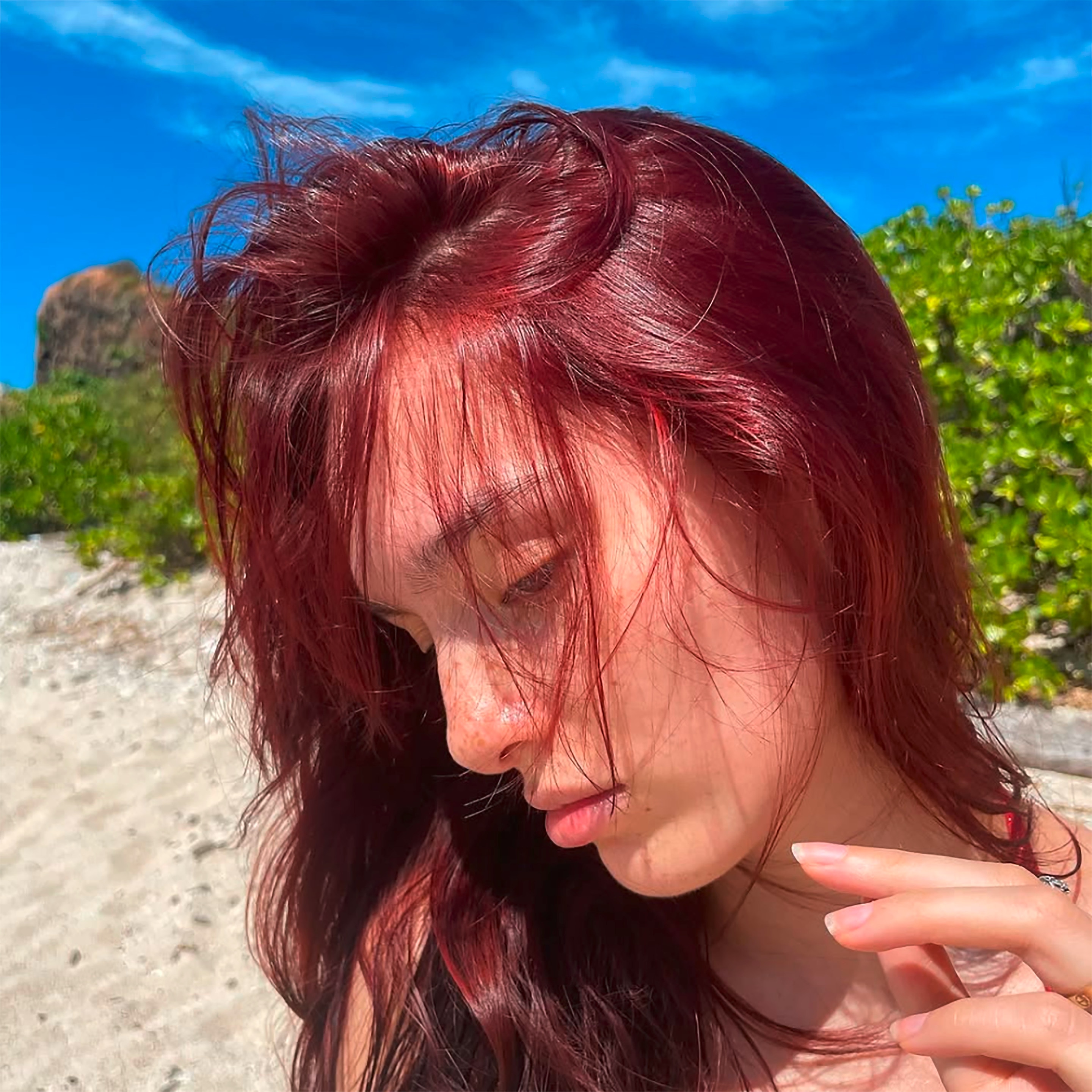 Model in deep red hair.