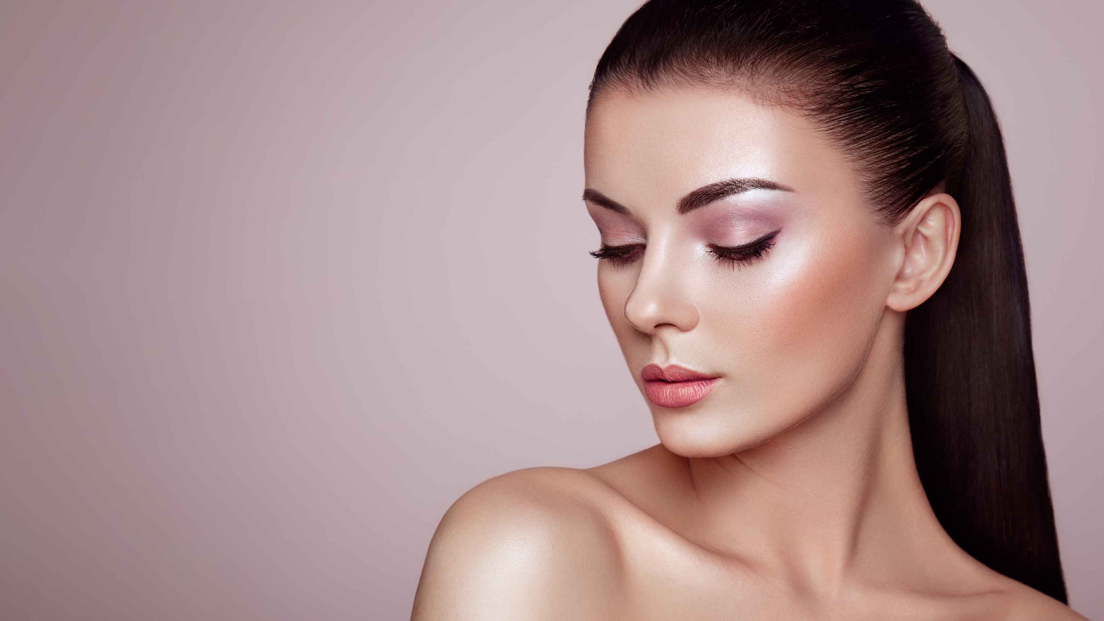 Apply highlighter to the high points of the face Image