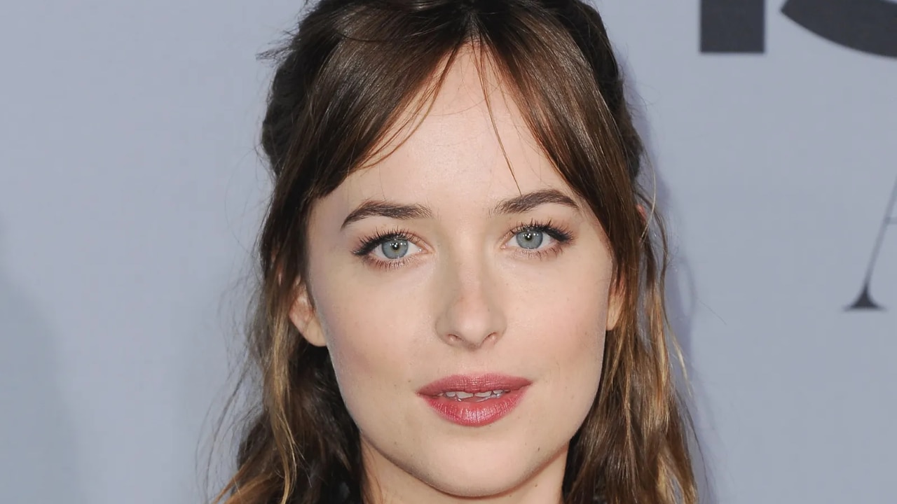 Front Layer Cut for Short Hair with Curtain Bangs 
