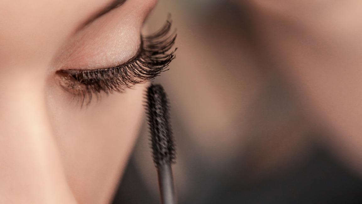 How to Apply Mascara - Best Types, Easy Removal & Tips