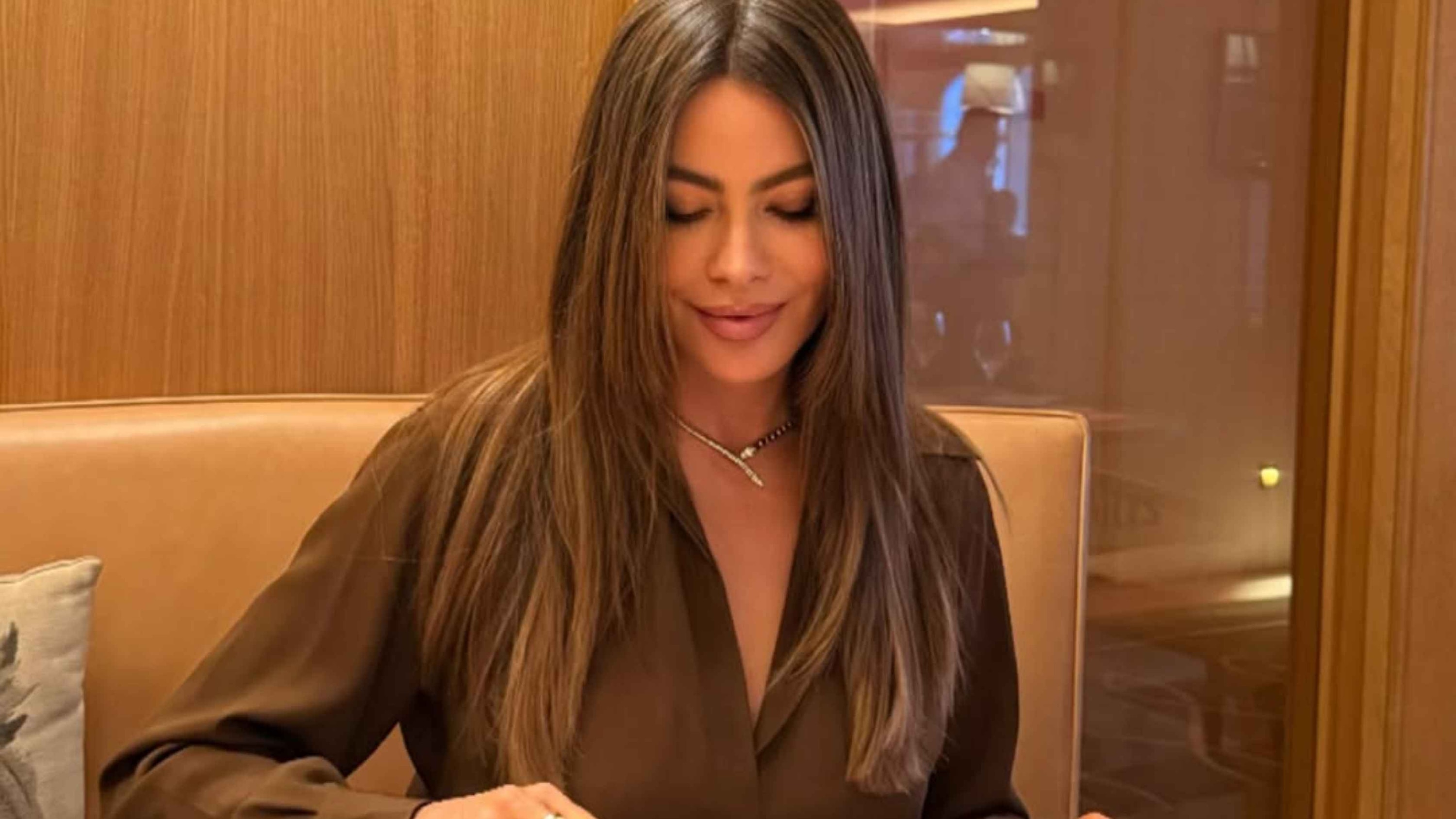 Sleek & Straight with Long Layers Image