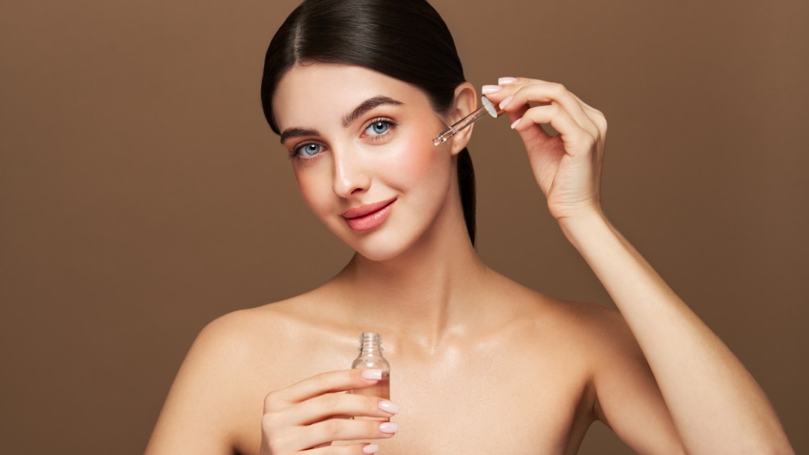 Niacinamide vs Vitamin C: Key Differences, How to Use Safely