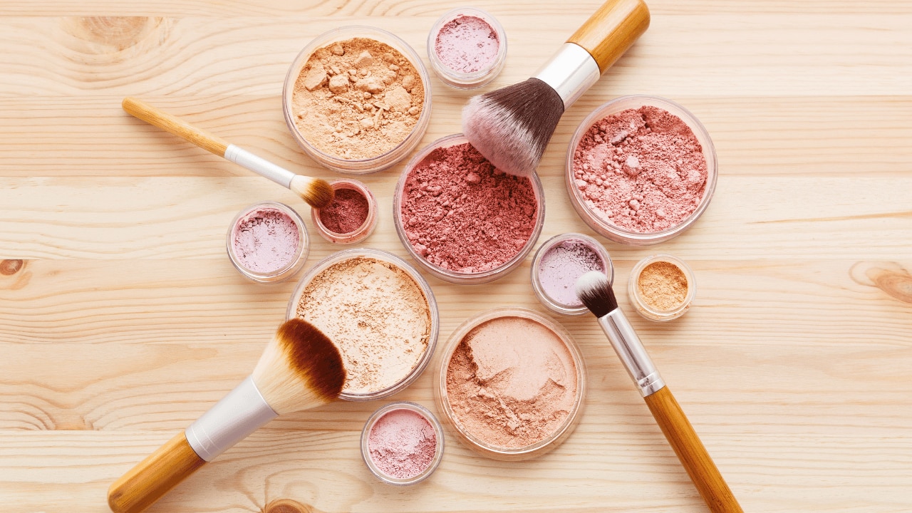 Different Types of Setting Powders & How to Choose the Best One Image