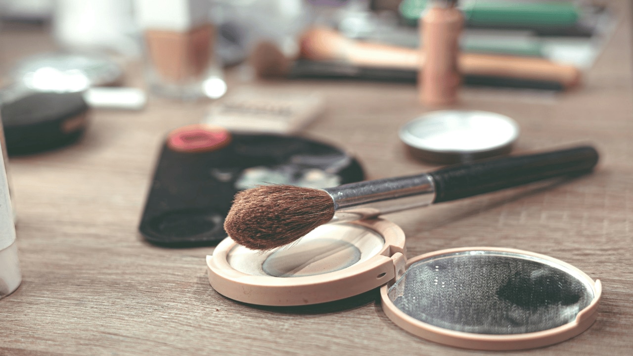 What Is Setting Powder in Makeup Image