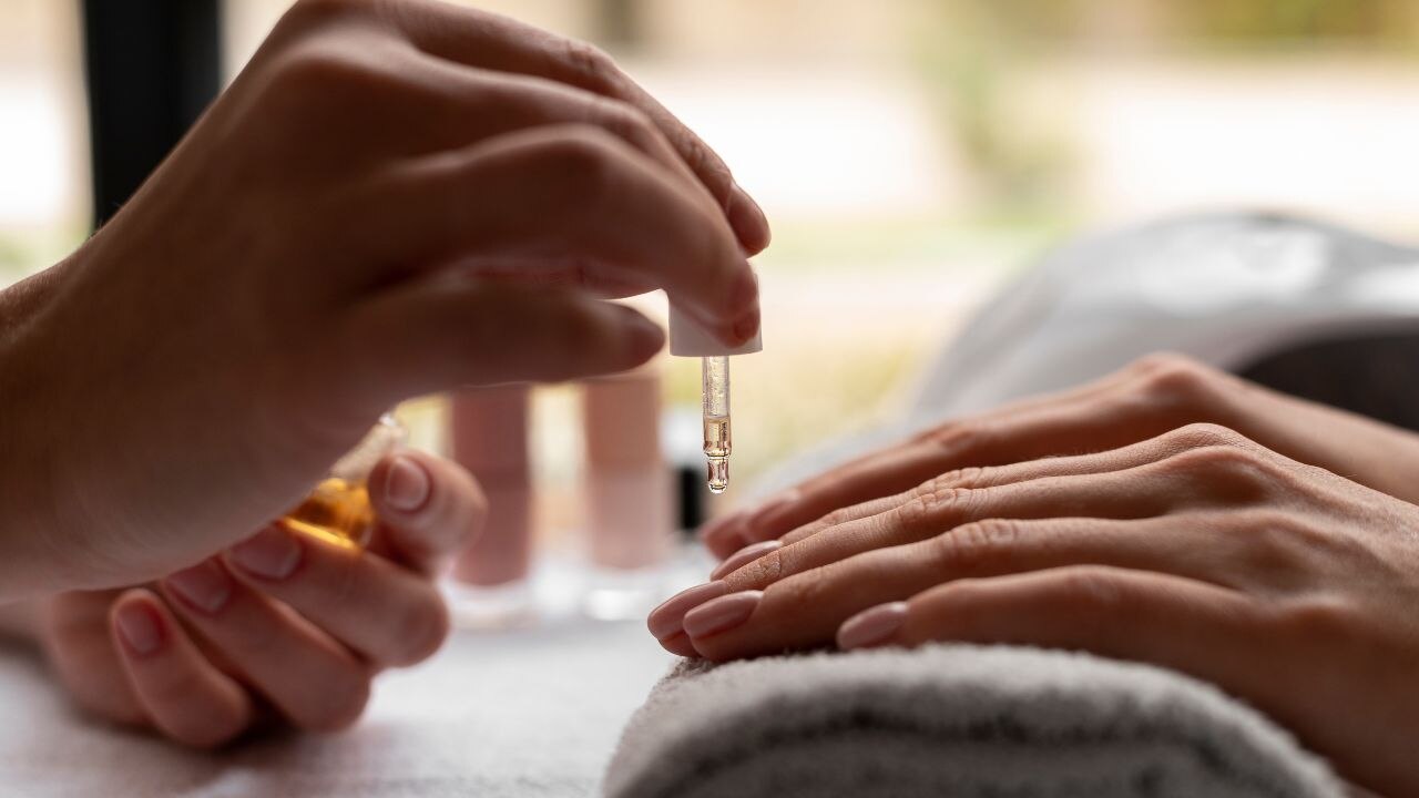 Use the Best Nail Oil for Growth 1 Image
